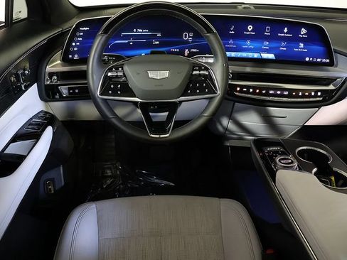 Used 2024 Cadillac Lyriq Luxury AWD/4WD image 3