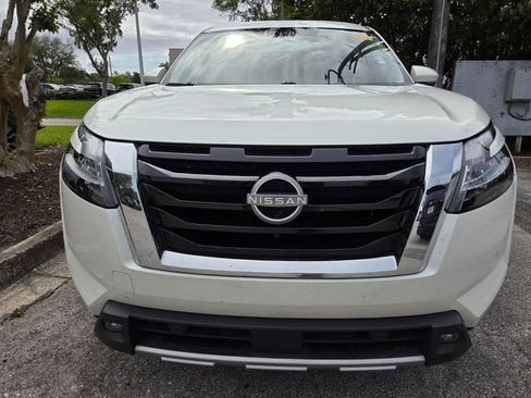 Used 2023 Nissan Pathfinder SL w/ SL Premium Package image 2