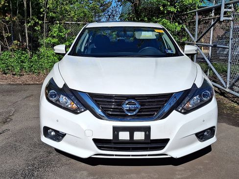 Used 2017 Nissan Altima 3.5 SL FWD image 2