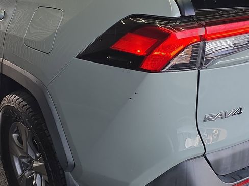Used 2022 Toyota RAV4 XLE w/ Convenience Package FWD image 29