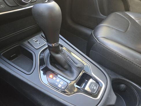 Used 2021 Jeep Cherokee Altitude image 22