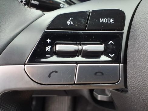 Used 2023 Hyundai Elantra Limited image 28