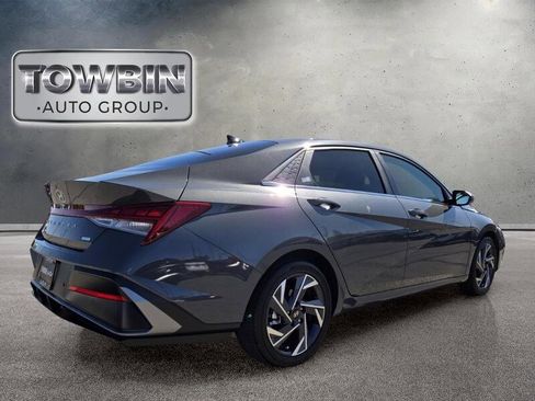 Used 2024 Hyundai Elantra Limited FWD image 5