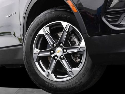 Used 2025 Chevrolet Blazer LT AWD/4WD image 3