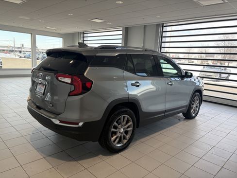 Used 2024 GMC Terrain SLT w/ Infotainment Package II image 6
