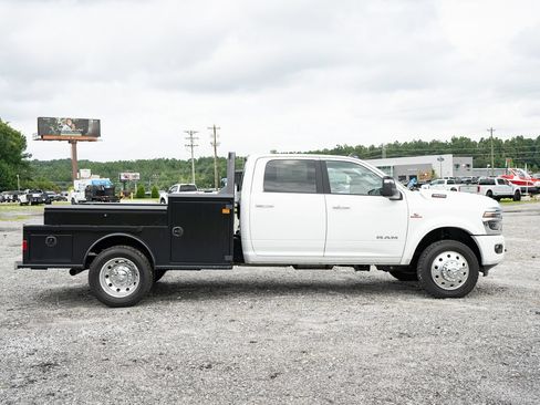 New 2026 RAM 4500 4x4 Crew Cab DRW w/ Laramie Trim Package image 24