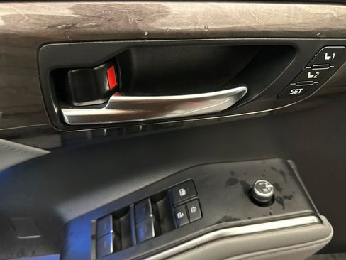 Used 2020 Toyota Highlander Limited Platinum image 11