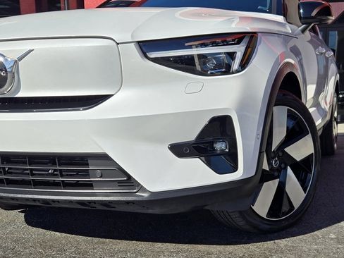 Used 2023 Volvo XC40 Recharge Ultimate image 3
