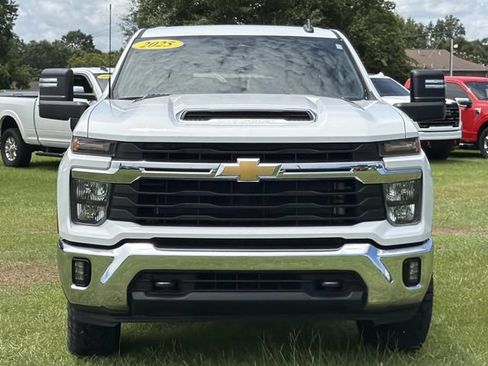 Used 2025 Chevrolet Silverado 2500 LT AWD/4WD image 3