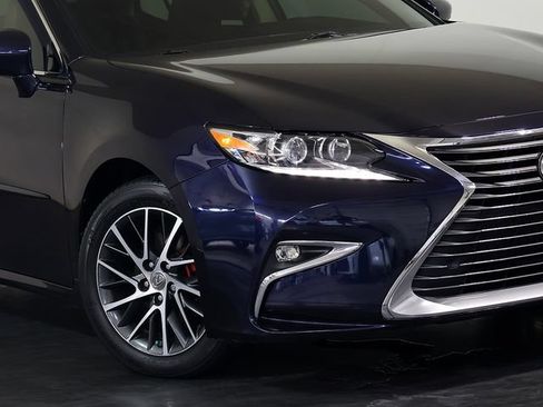 Used 2017 Lexus ES 350 w/ Luxury Package FWD image 8