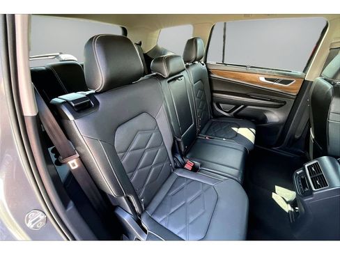 Used 2025 Volkswagen Atlas SE AWD/4WD image 21