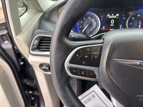 Used 2020 Chrysler Voyager Lxi image 17