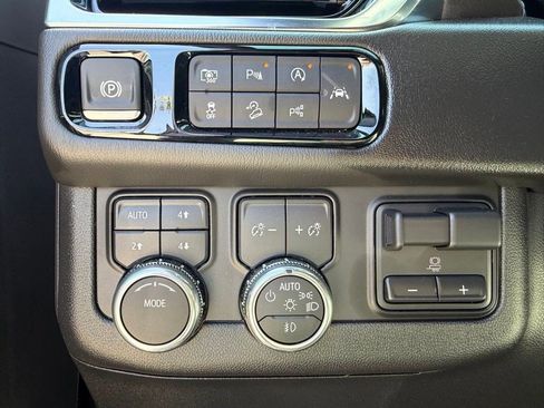 Used 2026 GMC Yukon Denali w/ Advanced Technology Package AWD/4WD image 14