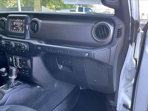 Used 2018 Jeep Wrangler Unlimited Sport S AWD/4WD image 16