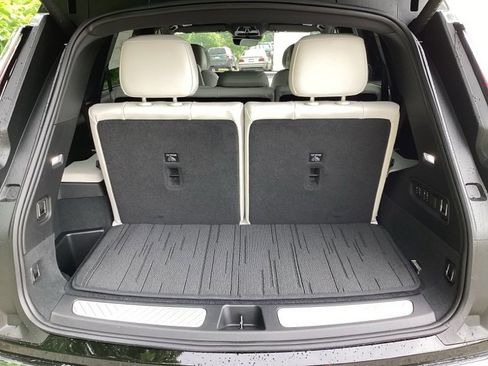 New 2026 Cadillac Vistiq Sport w/ LPO, Premium Carpet Package image 10