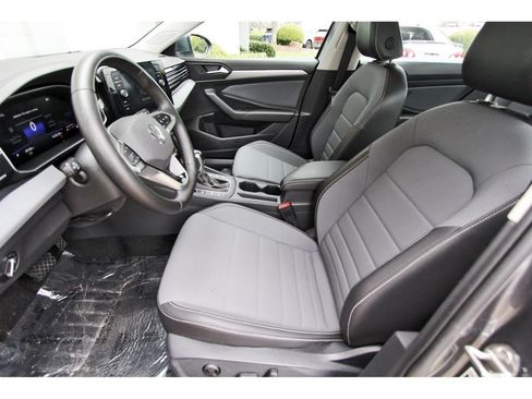 Used 2025 Volkswagen Jetta SE w/ Sunroof Package FWD image 6