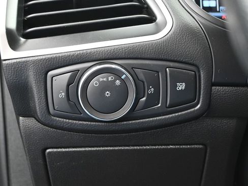 Used 2022 Ford Edge SE w/ Black Appearance Package image 12