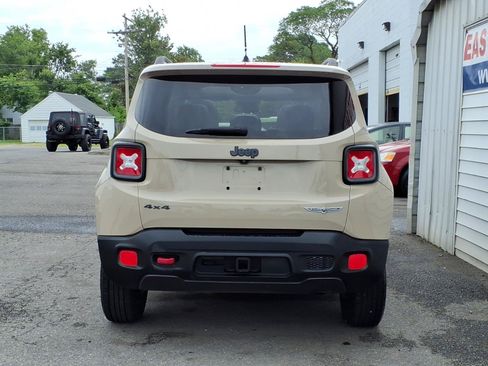 Used 2017 Jeep Renegade Trailhawk AWD/4WD image 4