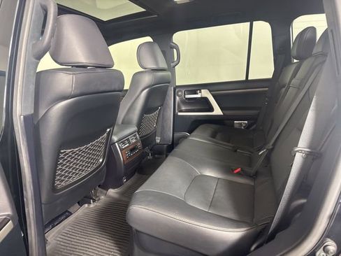 Used 2020 Toyota Land Cruiser Heritage Edition image 12