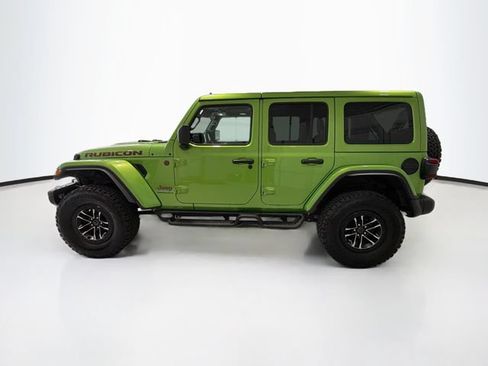 Used 2025 Jeep Wrangler Unlimited Rubicon AWD/4WD image 4
