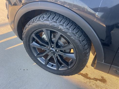 Used 2017 Ford Explorer XLT w/ Equipment Group 202A image 8