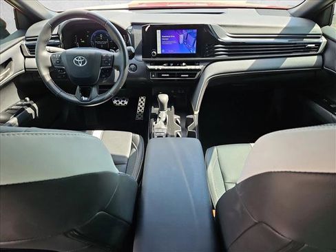 Used 2025 Toyota Camry SE image 15