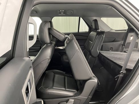 Used 2023 Ford Explorer XLT w/ Equipment Group 202A AWD/4WD image 31