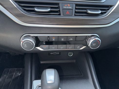 Used 2025 Nissan Altima 2.5 SV FWD image 13