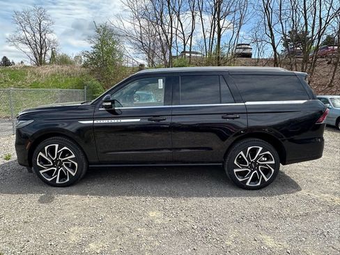 New 2026 Lincoln Navigator Reserve AWD/4WD image 2
