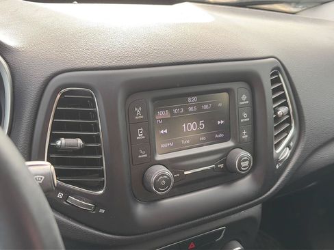 Used 2018 Jeep Compass Latitude w/ Cold Weather Group AWD/4WD image 11