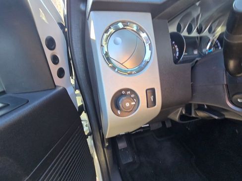 Used 2015 Ford F250 Lariat w/ Lariat Interior Package image 10