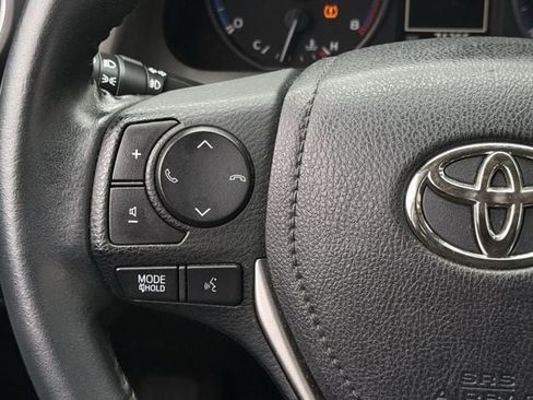 Used 2018 Toyota RAV4 XLE AWD/4WD image 17