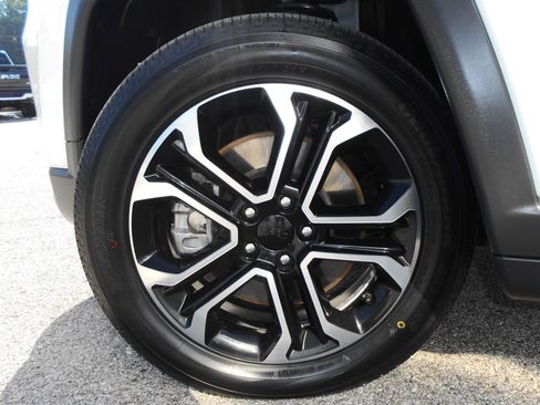 Certified 2023 Jeep Compass Limited AWD/4WD image 10