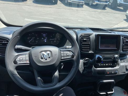 Used 2025 RAM ProMaster 2500 w/ Convenience Group FWD image 15