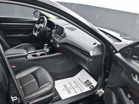 Used 2023 Nissan Altima 2.5 SR image 14