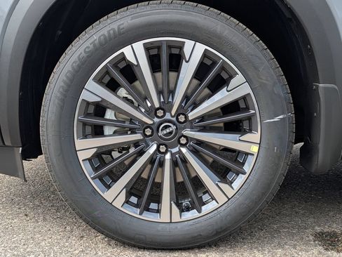 New 2026 Nissan Pathfinder Platinum AWD/4WD image 4