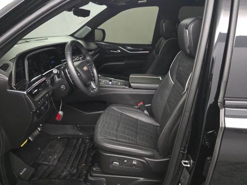 Used 2024 Cadillac Escalade ESV V w/ LPO, ONYX Package image 3