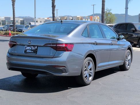 Used 2023 Volkswagen Jetta SE FWD image 10