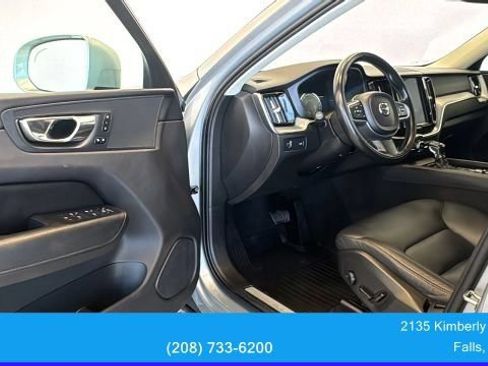 Used 2018 Volvo XC60 T6 Momentum w/ Vision Package AWD/4WD image 17