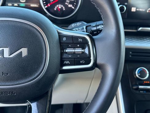 Used 2024 Kia Carnival LX image 28