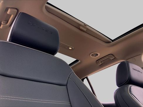 Used 2023 GMC Acadia Denali w/ Denali Ultimate Package FWD image 14