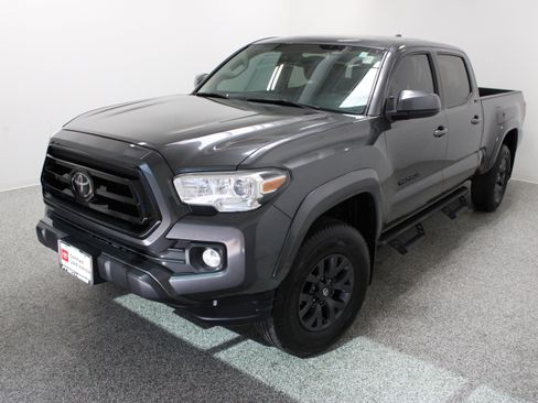 Used 2023 Toyota Tacoma SR5 RWD image 2