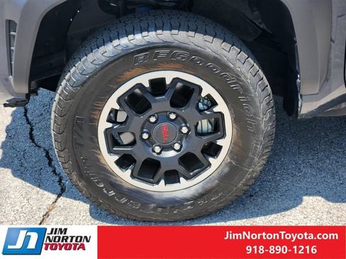 Used 2025 Toyota Tacoma TRD Off-Road AWD/4WD image 13