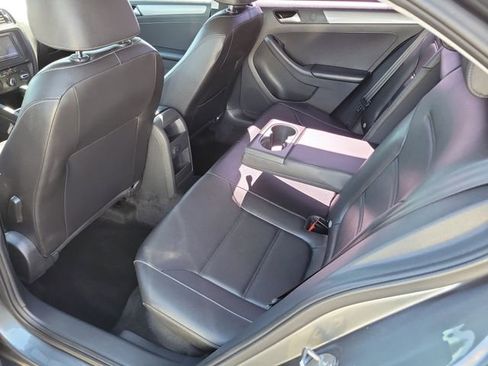 Used 2018 Volkswagen Jetta Wolfsburg Edition image 21