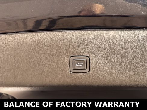 Used 2023 Chevrolet Traverse LT image 52