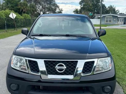 Used 2021 Nissan Frontier SV w/ SV Utility Package RWD image 2