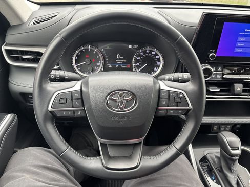Used 2024 Toyota Highlander LE image 19