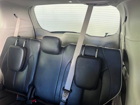 Used 2024 Chrysler Pacifica Limited FWD image 11