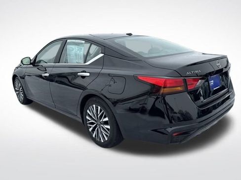 Used 2025 Nissan Altima 2.5 SV image 3