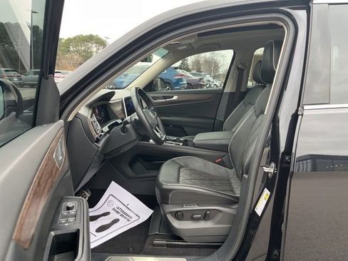 Used 2024 Volkswagen Atlas SEL Premium R-Line image 31